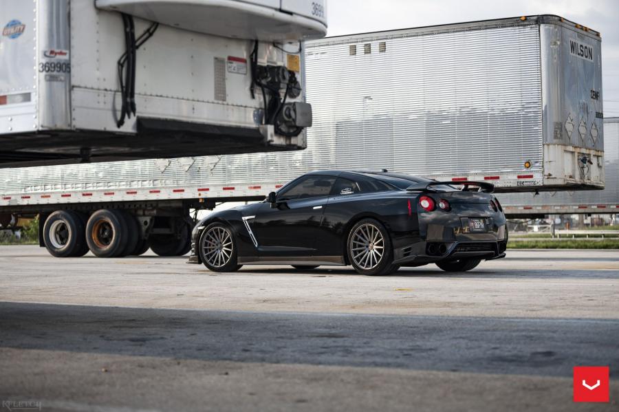  Nissan GT-R on Vossen Wheels (VFS2) 2017 года  (фото 9 из 13)